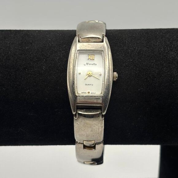 Vintage Silver Novelle Quartz Watch - Picture 1 of 4